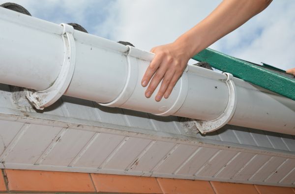 Gutter Reattachment in Sun City Center